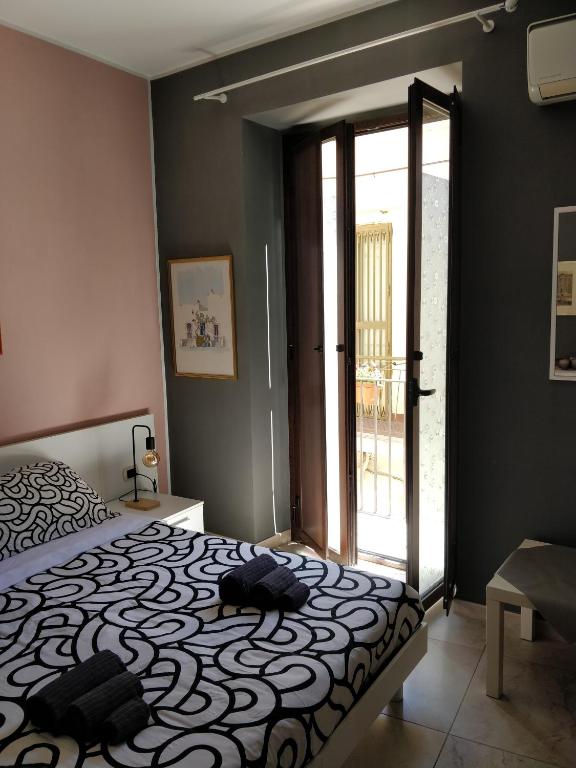Postel nebo postele na pokoji v ubytování Kalos Rooms