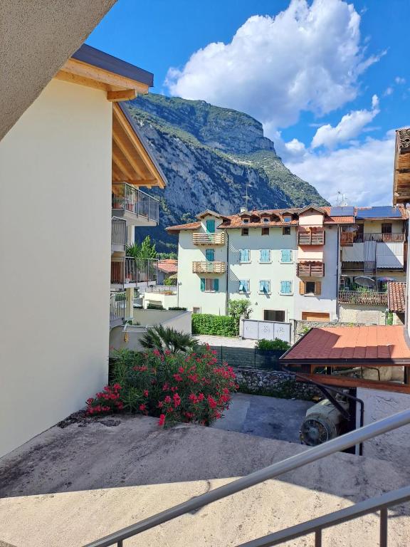 Nespecifikovaný výhled na hory nebo výhled na hory při pohledu z hostelu