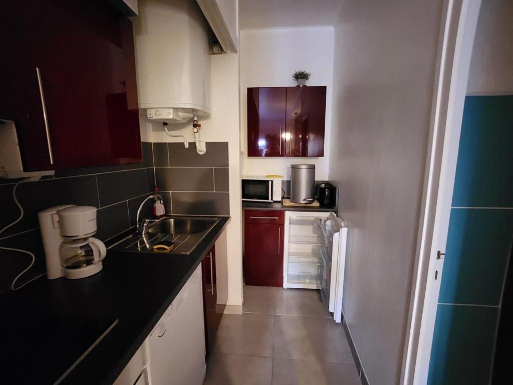 Kuchyň nebo kuchyňský kout v ubytování Pas de la case centre