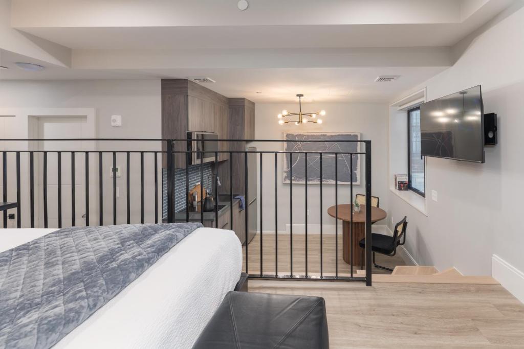 Symphony Suites by Thatch photo