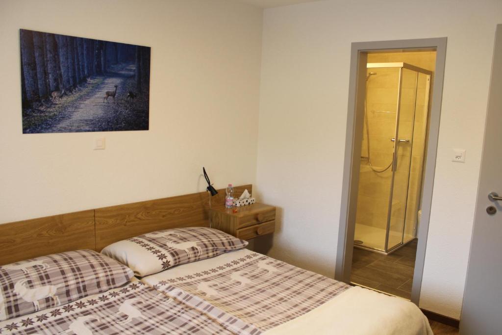 Postel nebo postele na pokoji v ubytování Bonne Auberge Les Bugnenets