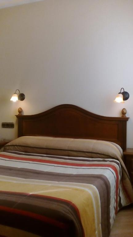 Voodi või voodid majutusasutuse Hostal Granada toas