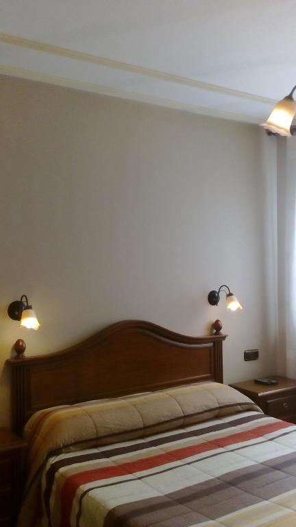 Voodi või voodid majutusasutuse Hostal Granada toas