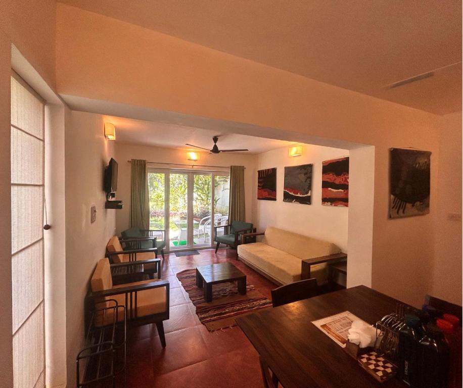 Jungle Hut-Annabelle's Beach Apartments at Bernard Simao,Calangute,Goa - Apartamento De Tres Dormitorios