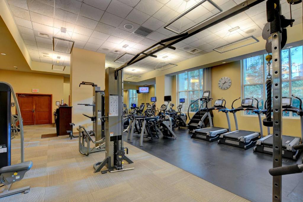 Fitness centrum a/nebo fitness zařízení v ubytování MGM Signature-22-809 F1 Track & Strip View Studio