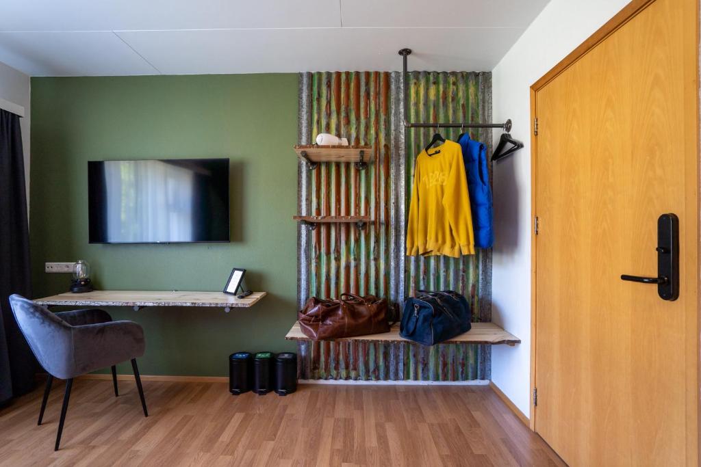 A television and/or entertainment centre at Hotel Breiddalsvik