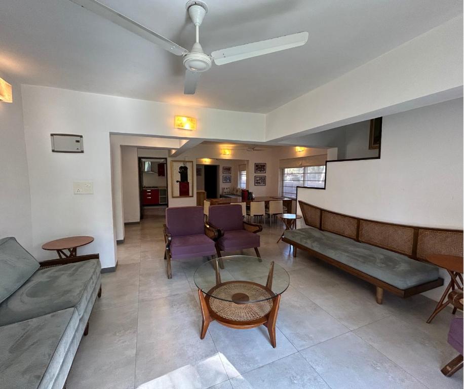 Jungle Hut-Annabelle's Beach Apartments at Bernard Simao,Calangute,Goa - Apartamento Dúplex