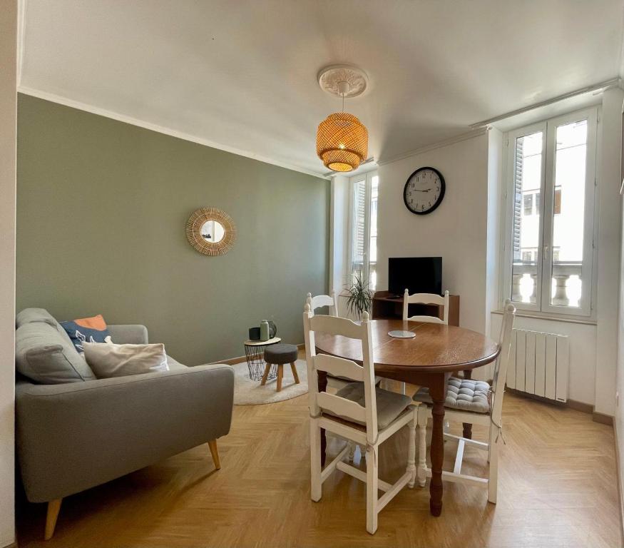 Posezení v ubytování LE CLOS DE SAINT JO - Dijon centre T3