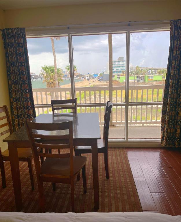 Sea Shell Inn on the Beach - Quarto Queen Com Duas Camas Queen Size Com Cozinha Compacta