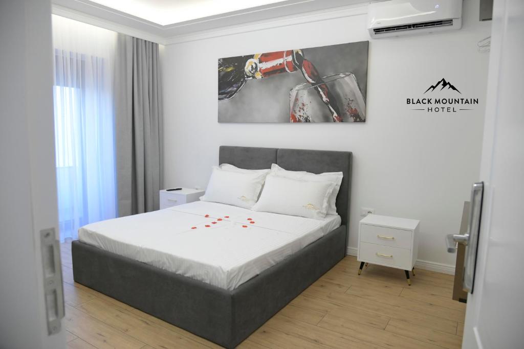 Postel nebo postele na pokoji v ubytování BlackMountain Hotel