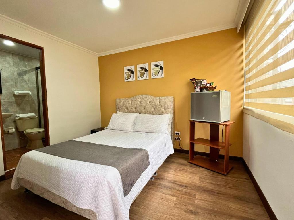 Postel nebo postele na pokoji v ubytování Titas House Bogota