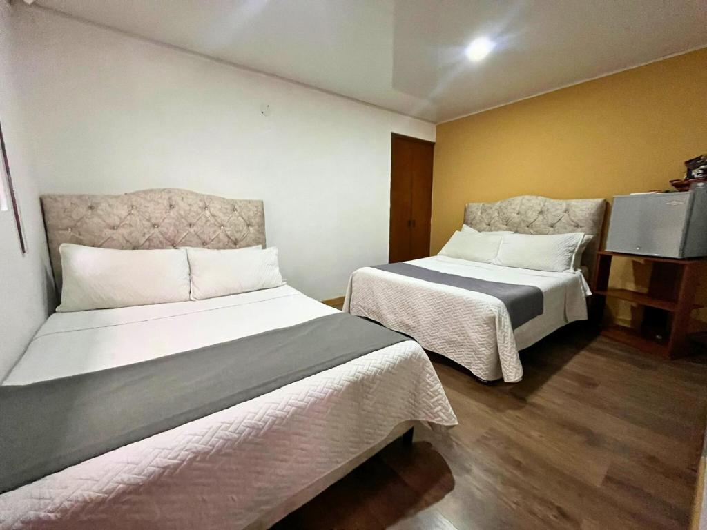 Postel nebo postele na pokoji v ubytování Titas House Bogota