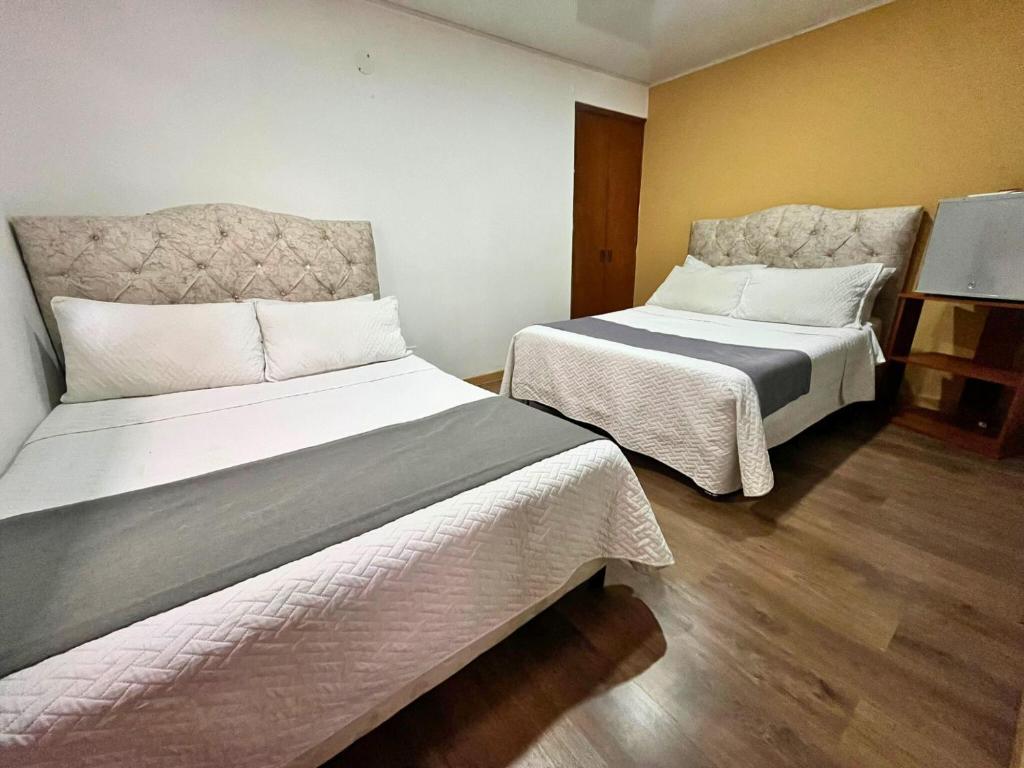 Postel nebo postele na pokoji v ubytování Titas House Bogota