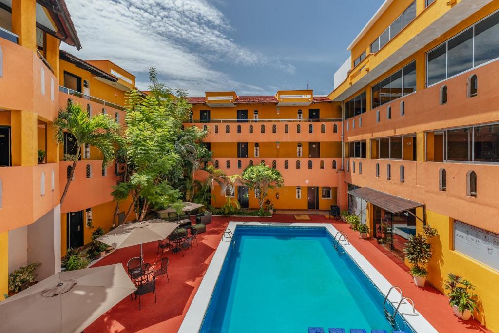 an overhead view of a swimming pool in a building at Hotel Plaza Mirador, Ciudad del Carmen in Ciudad del Carmen