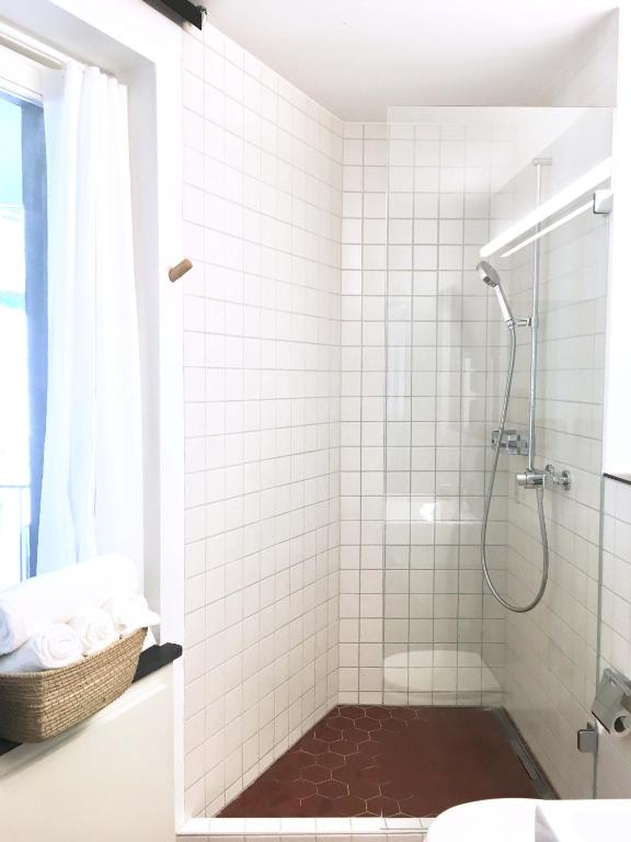 
Basic Triple Room with Shared Bathroom
