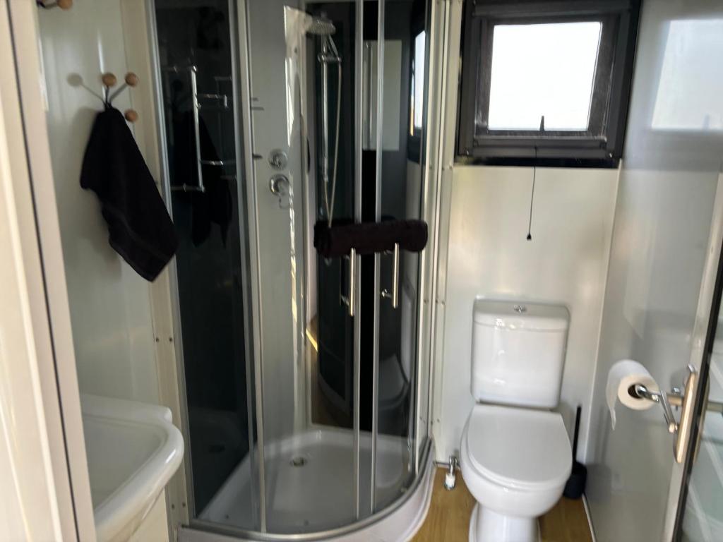 Adorable little container house - Resim 12