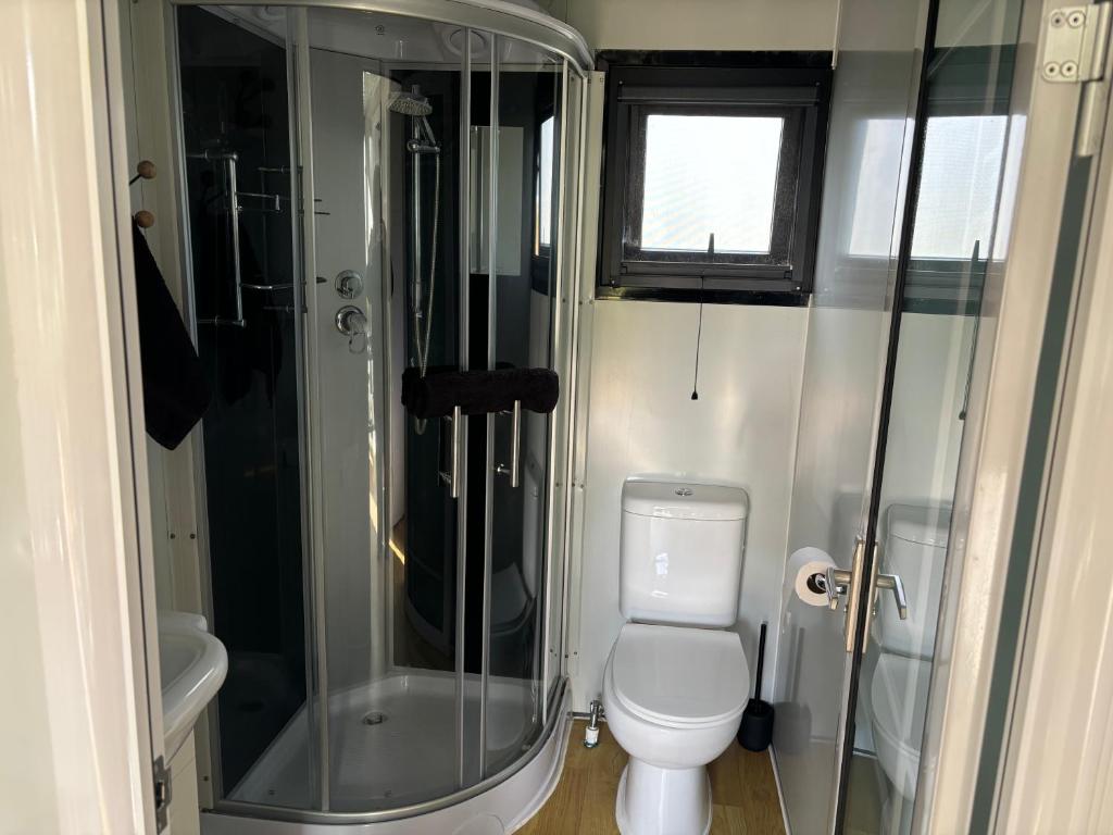 Adorable little container house - Resim 7