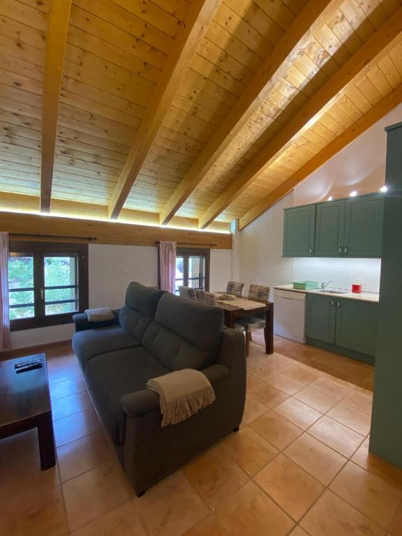 a living room with a couch and a table at Zara Villanúa in Villanúa