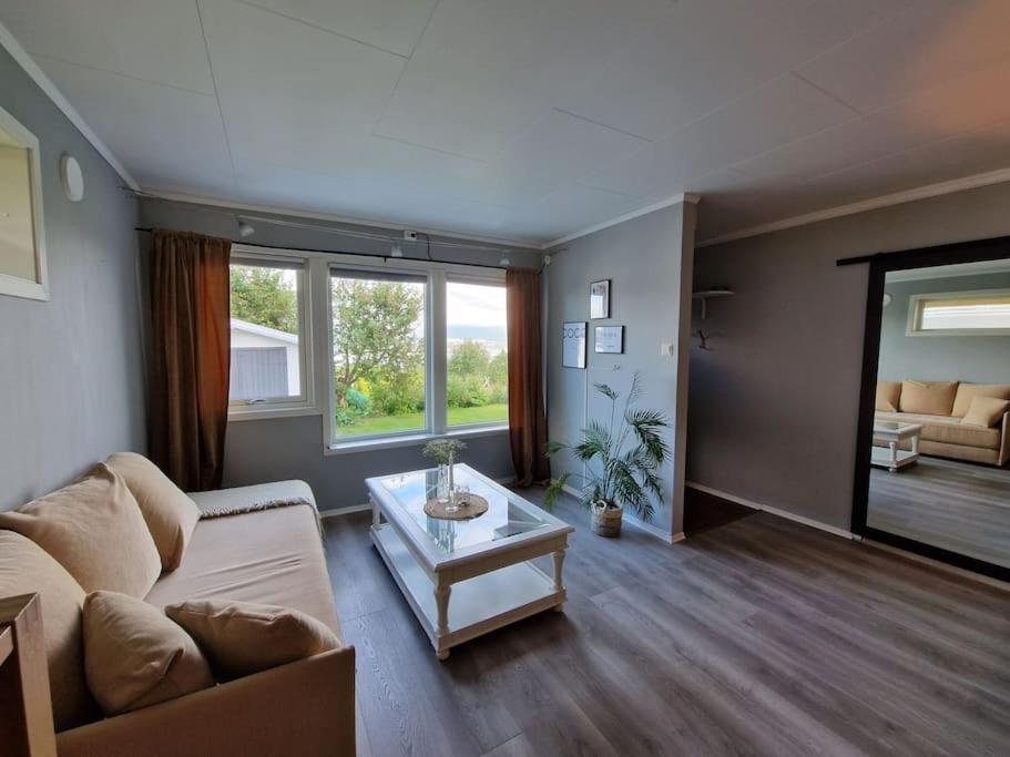 Ruang duduk di Leilighet i Tromsø