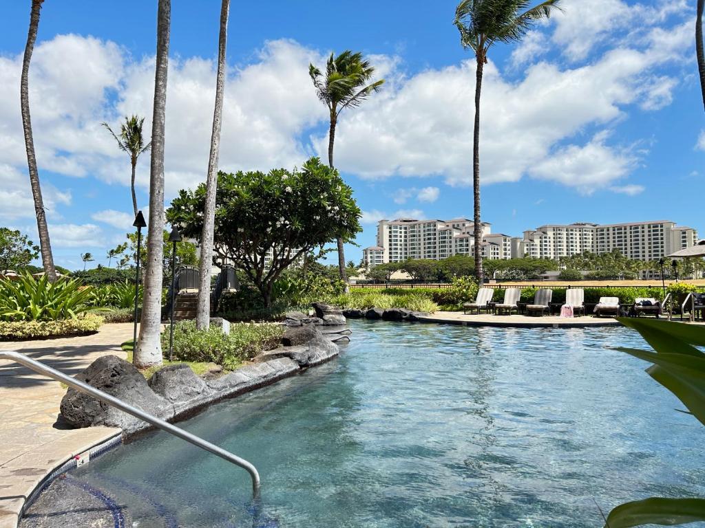 Bazén v ubytování Luxury Pool front Ko Olina Beach Rental Ground Floor B105 2BR free parking nebo v jeho okolí