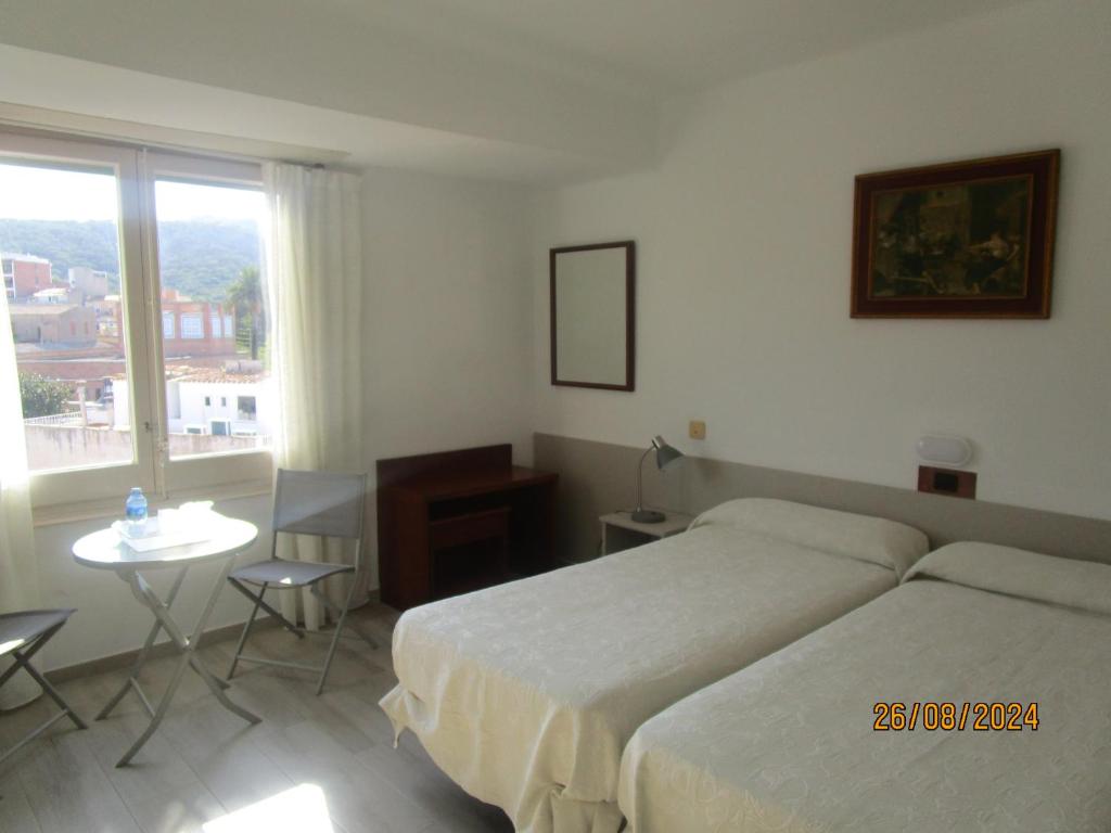 Postel nebo postele na pokoji v ubytování Hotel Apartaments Gesòria Porta Ferrada