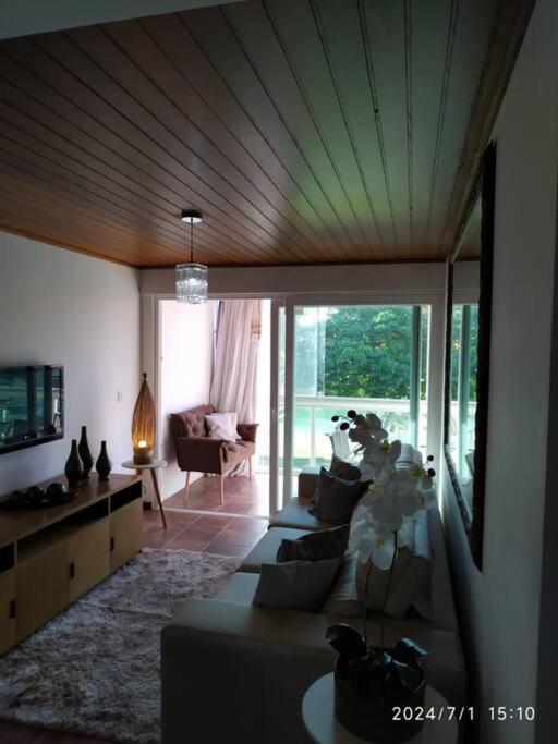 a living room with a couch and a table at Flat 207 Villa Hípica - Gravatá in Gravatá