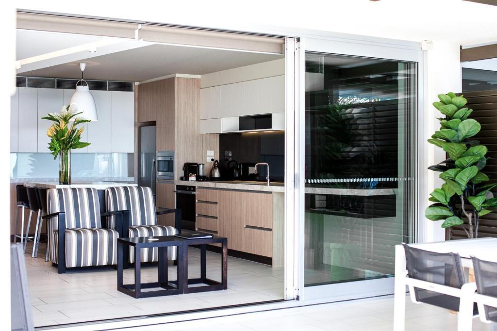 Cucina o angolo cottura di Seahaven Noosa Beachfront Resort