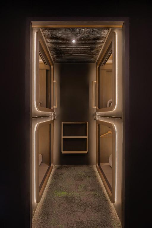 Bố cục Cube Social Boutique Capsule Hotel at Boat Quay