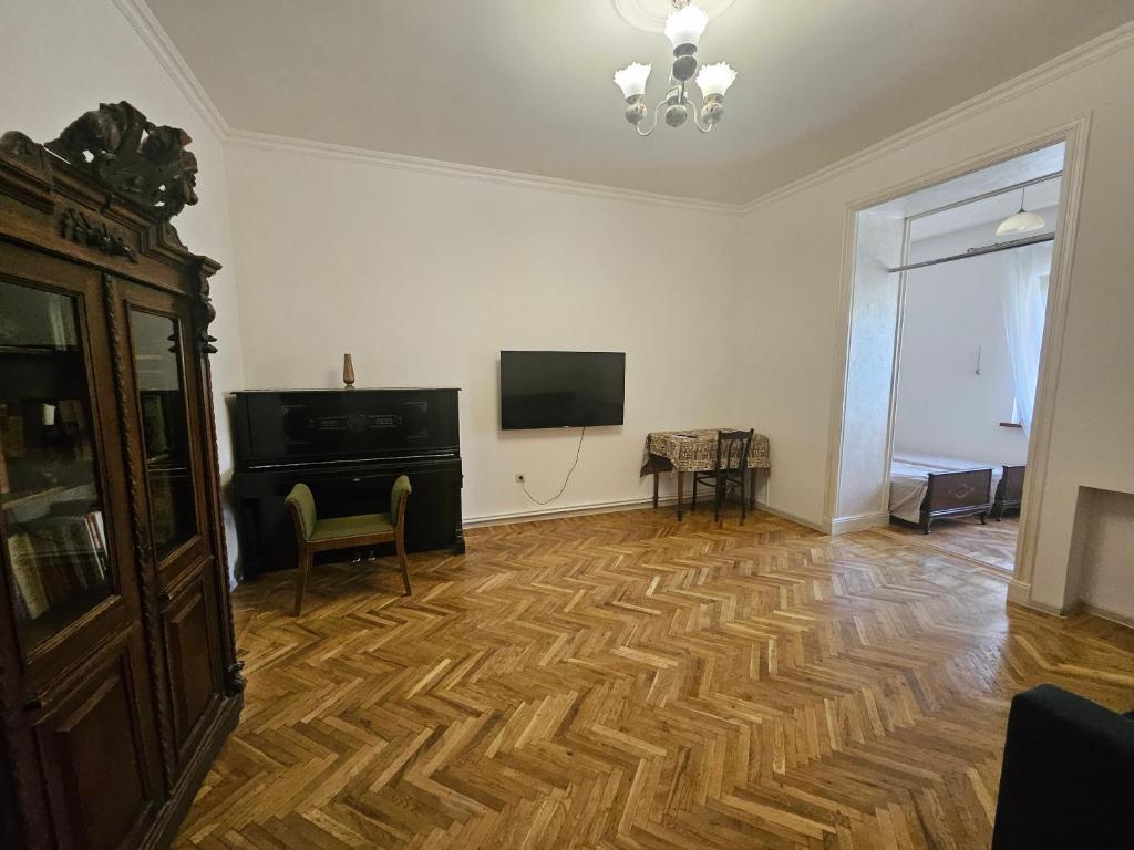 فضای داخلی Retro style apt You rent a whole apartment in the center of Yerevan در ایروان - تصویر ۳