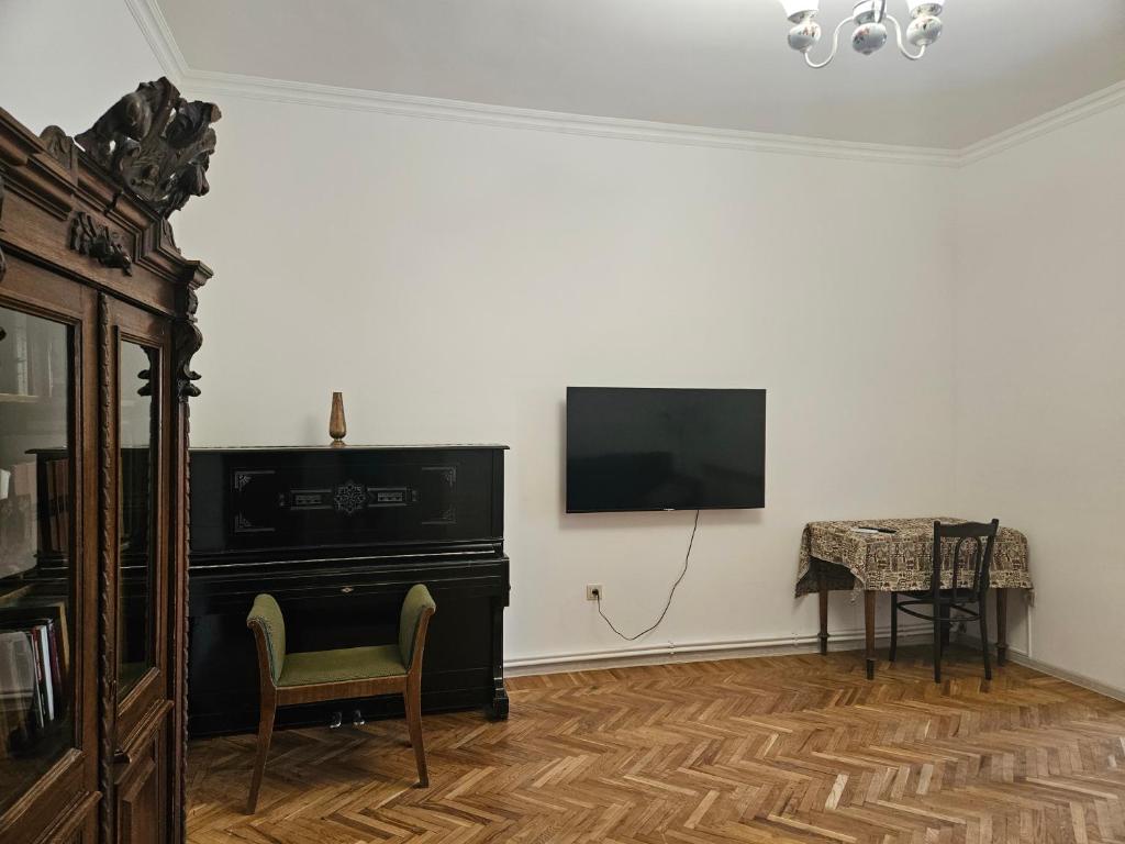 تصویر اتاق‌های Retro style apt You rent a whole apartment in the center of Yerevan - تصویر ۲