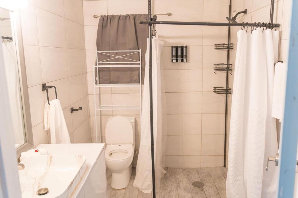 Koupelna v ubytování Rekindle Stay