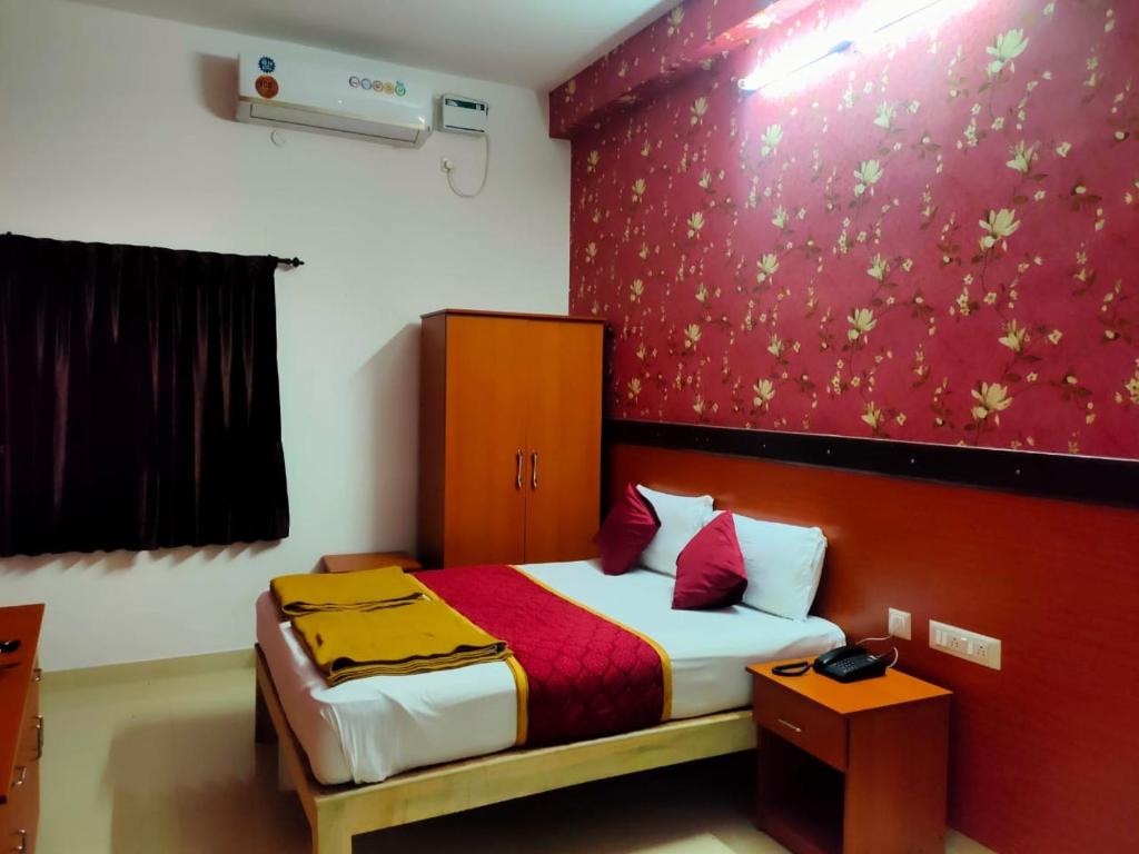 Ένα ή περισσότερα κρεβάτια σε δωμάτιο στο JK Residency