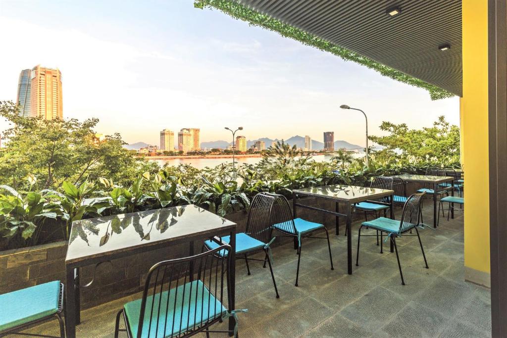 Restaurace v ubytování IBIZA Riverfront Da Nang Hotel