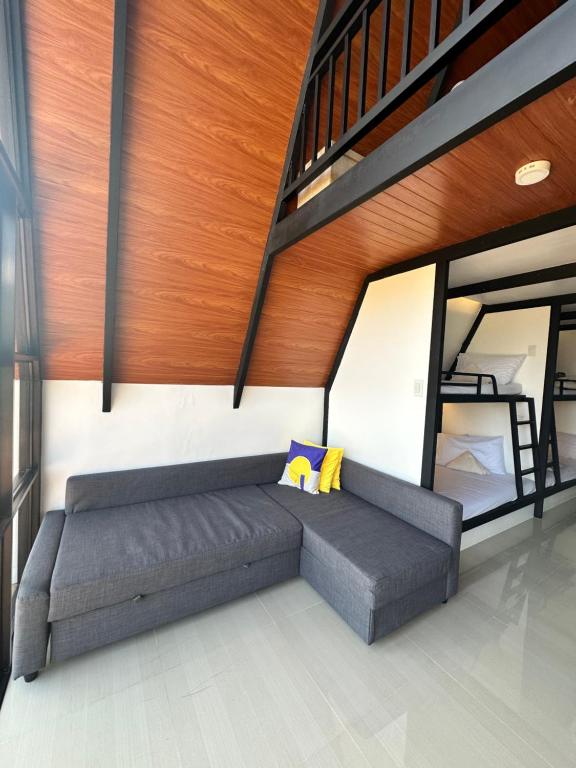 a couch in a room with a bunk bed at Casa Olivia in Tuy