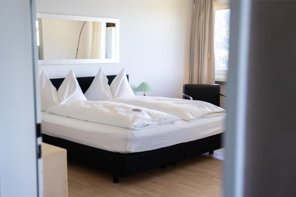 Voodi või voodid majutusasutuse Seeblick Höhenhotel toas