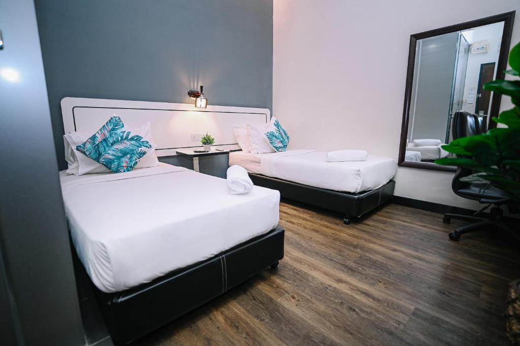 Postel nebo postele na pokoji v ubytování Swing & Pillows - Kota Kemuning Selangor