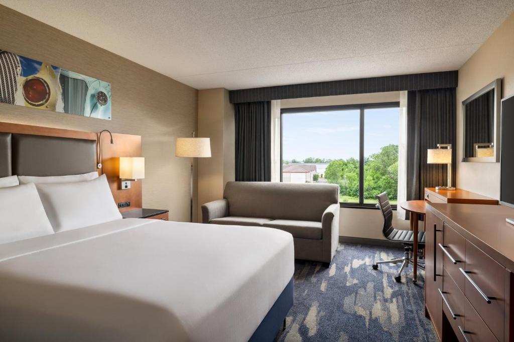 Crowne Plaza Auburn Hills, an IHG Hotel - 