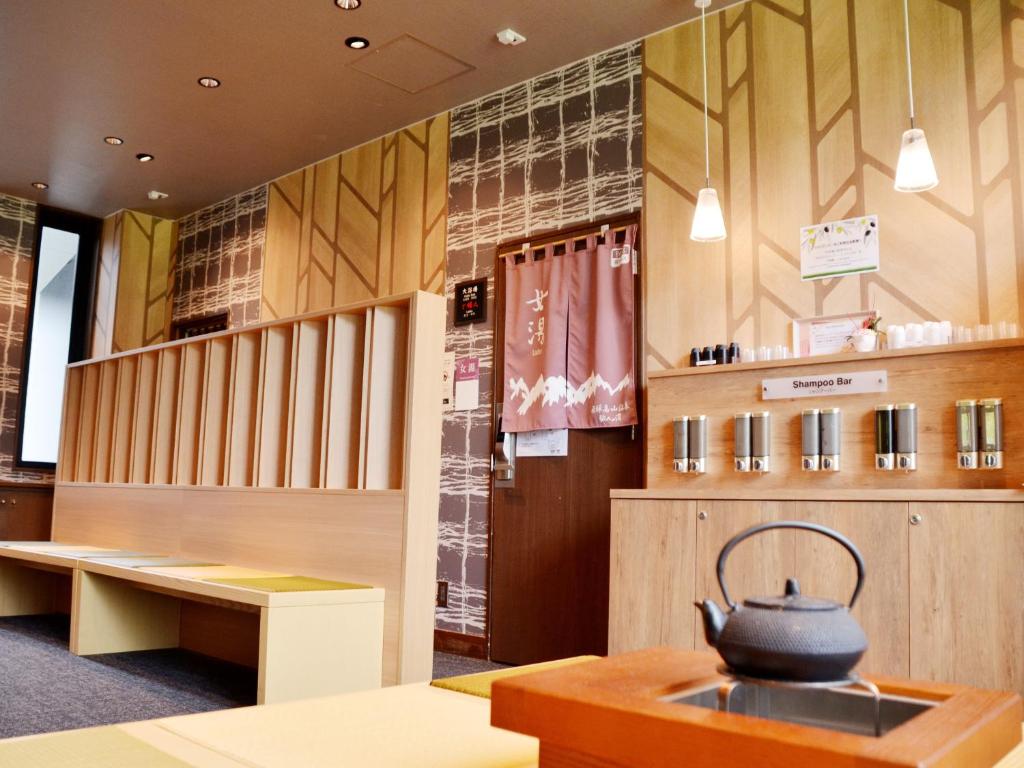 Kuchyň nebo kuchyňský kout v ubytování Route Inn Grantia Hidatakayama Wakura no yado