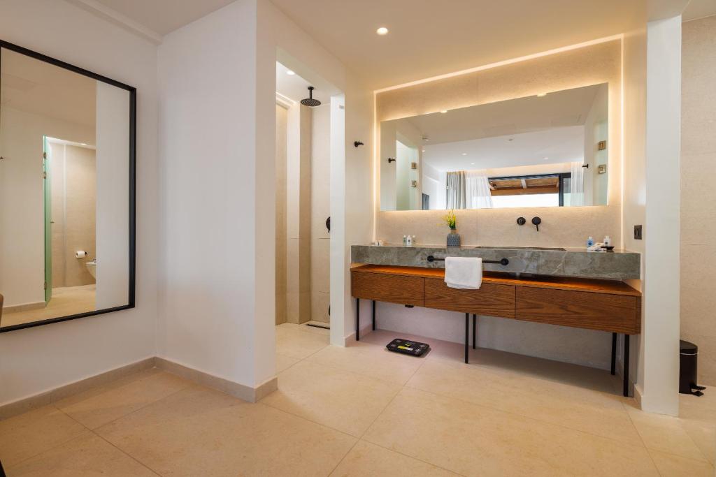 Deos Luxury Suites - Adults Only - 19