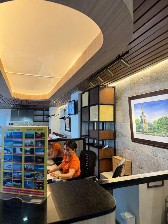 Posezení v ubytování Chambre Hotel Mactan