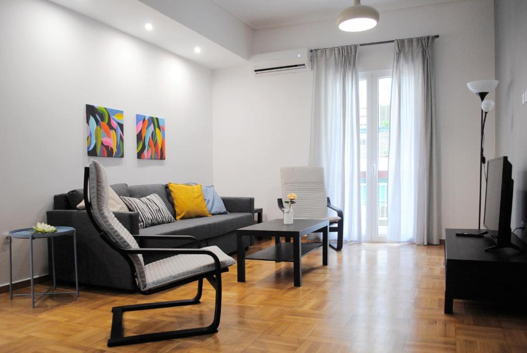 Renovated 2 Bedrooms Flat Near the center
