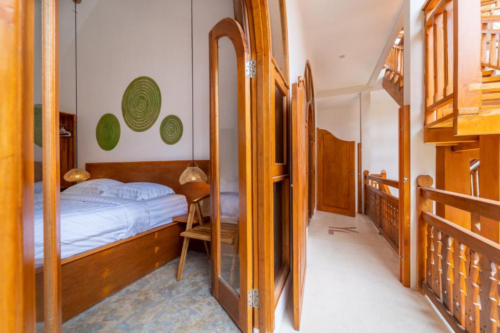 Postel nebo postele na pokoji v ubytování Yulaman Hotel