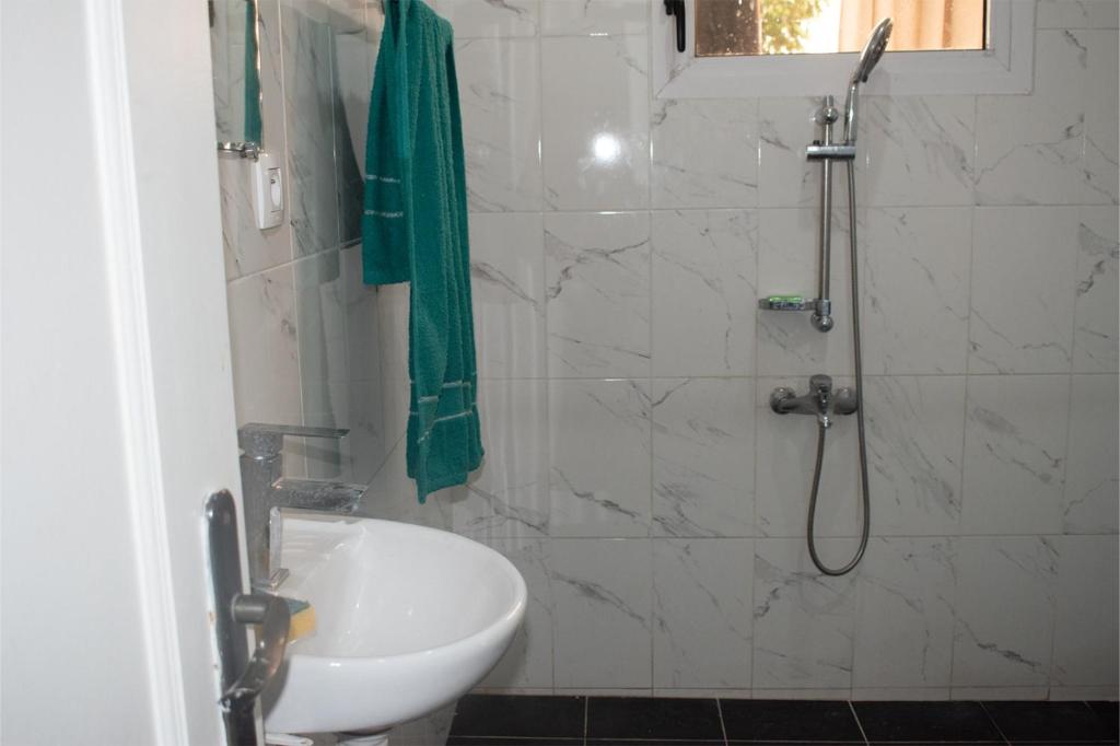 Ένα μπάνιο στο Appartement Prestige Avec Balcon