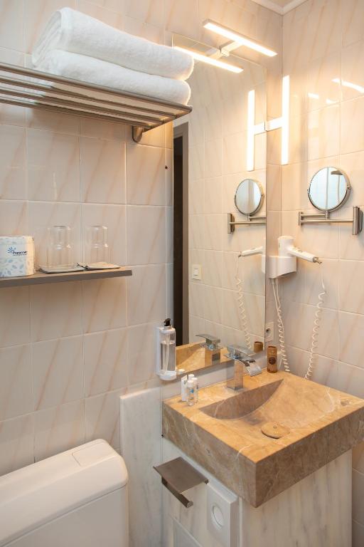 Hôtel Sedrez - Twin Room With Private Bathroom