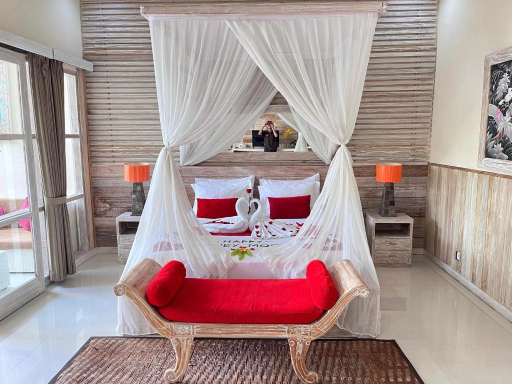 A bed or beds in a room at Sri Permana Suite and Villa Ubud