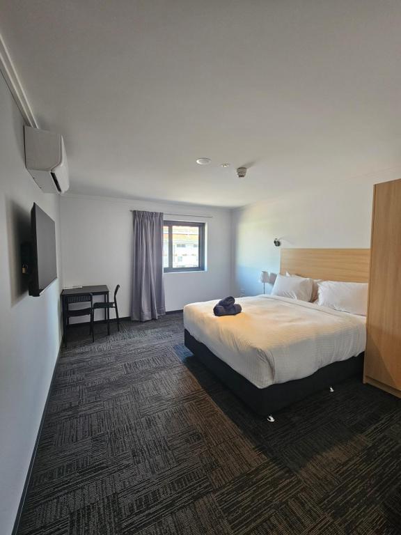 Postel nebo postele na pokoji v ubytování Econo Lodge Rivervale