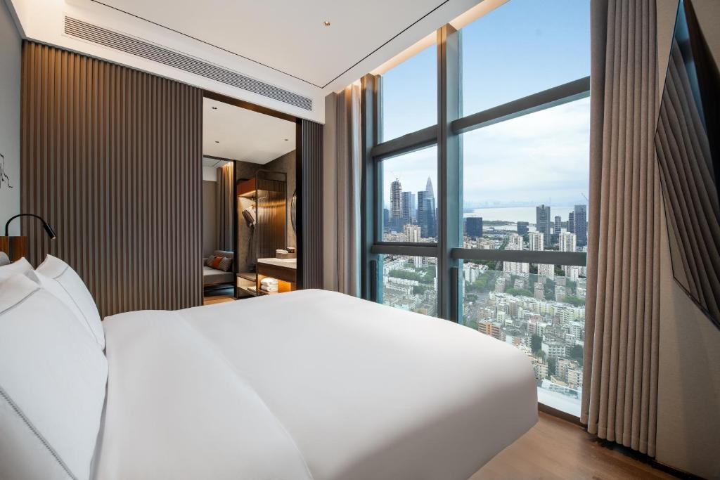 Postel nebo postele na pokoji v ubytování UrCove by Hyatt Shenzhen Bay Nanyou