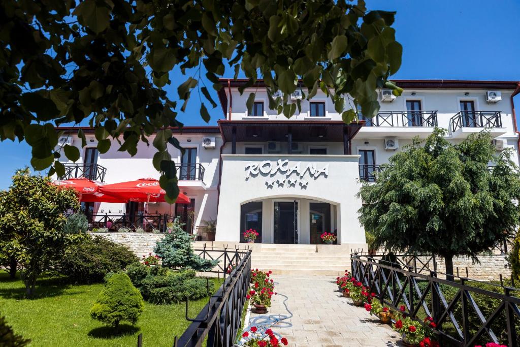 a view of the hotel from the garden at Vila Roxana Eforie Nord in Eforie Nord