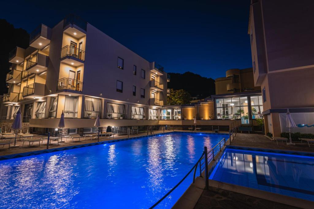 Bazén v ubytování Hotel San Pietro nebo v jeho okolí