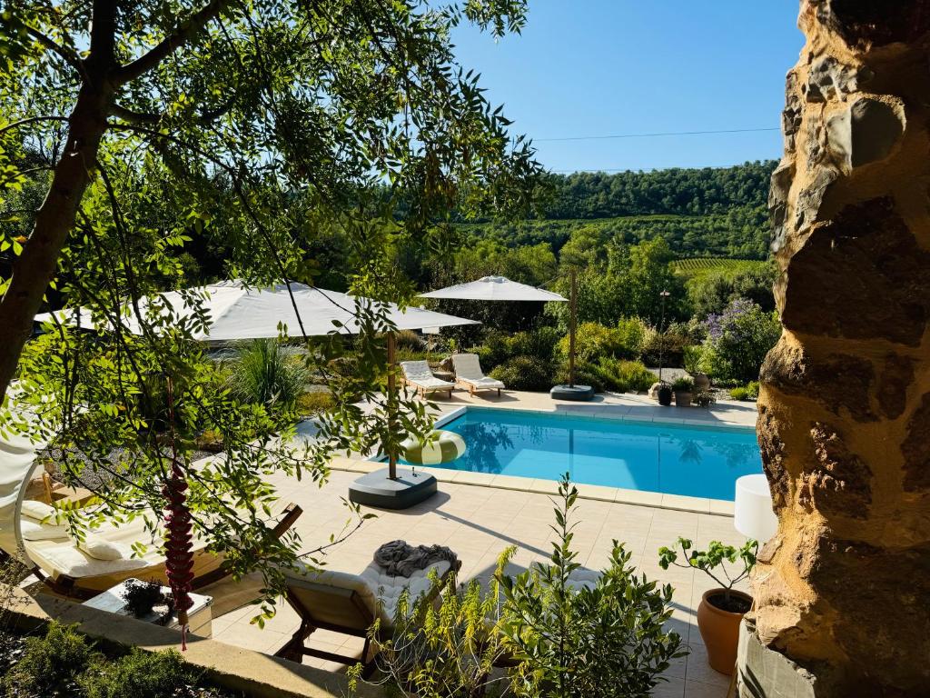 - Vistas a la piscina de una villa en Casa Bukit Gites, en Pierrerue